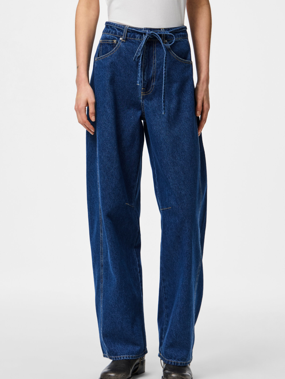 Tie Barrel Jeans